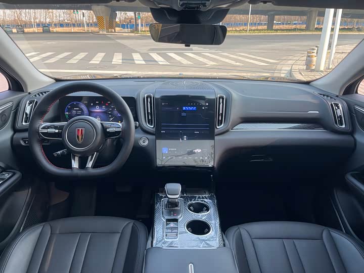 Фото 9 - Hongqi HS3 Hybrid