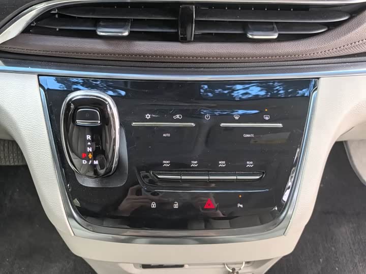 Фото 8 - Buick GL8 ES