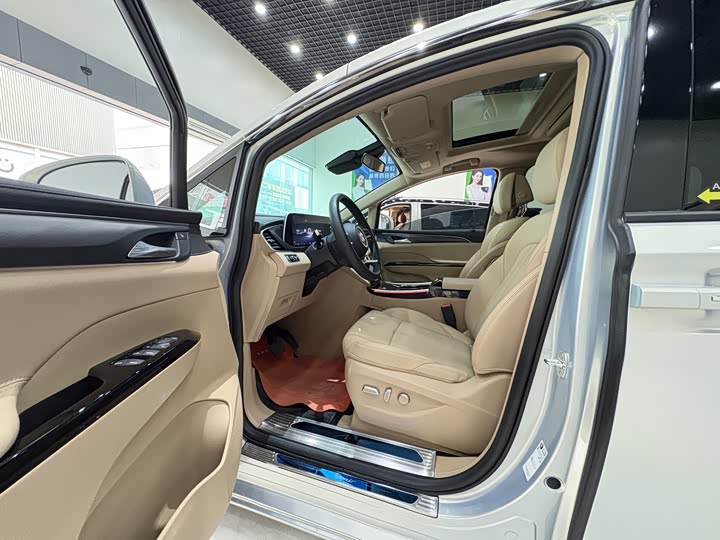 Фото 8 - Buick GL8 Hybrid