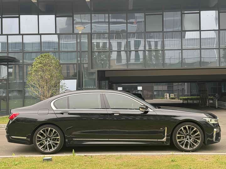 Фото 4 - BMW 7 Series
