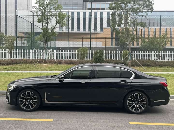 Фото 7 - BMW 7 Series