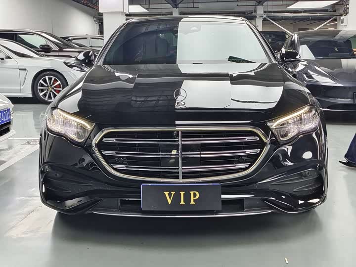 Фото 2 - Mercedes-Benz E-Class