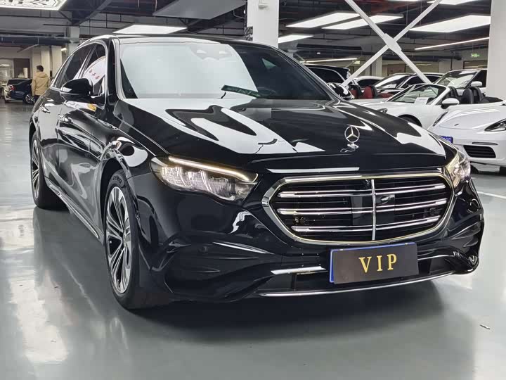 Фото 3 - Mercedes-Benz E-Class