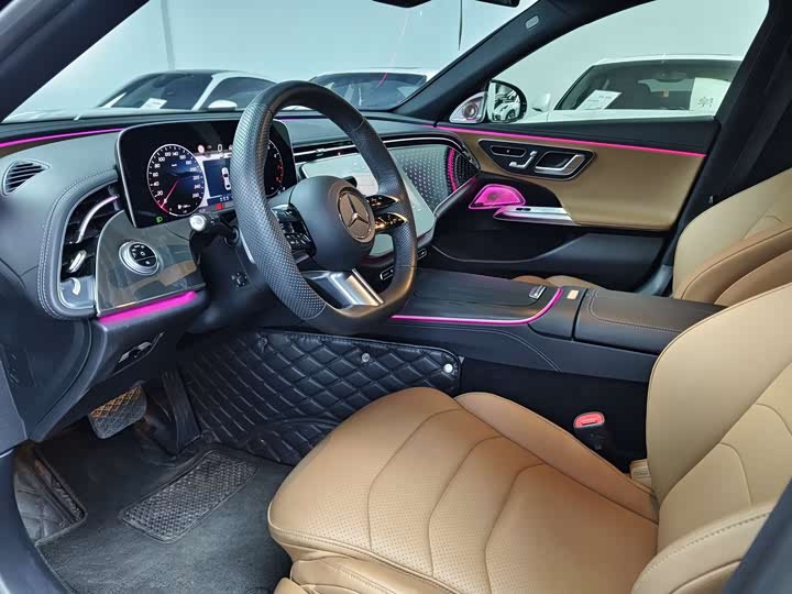 Фото 4 - Mercedes-Benz E-Class