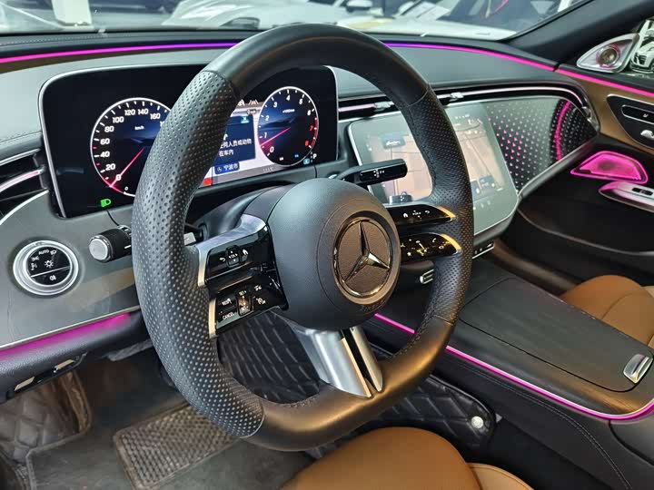 Фото 6 - Mercedes-Benz E-Class