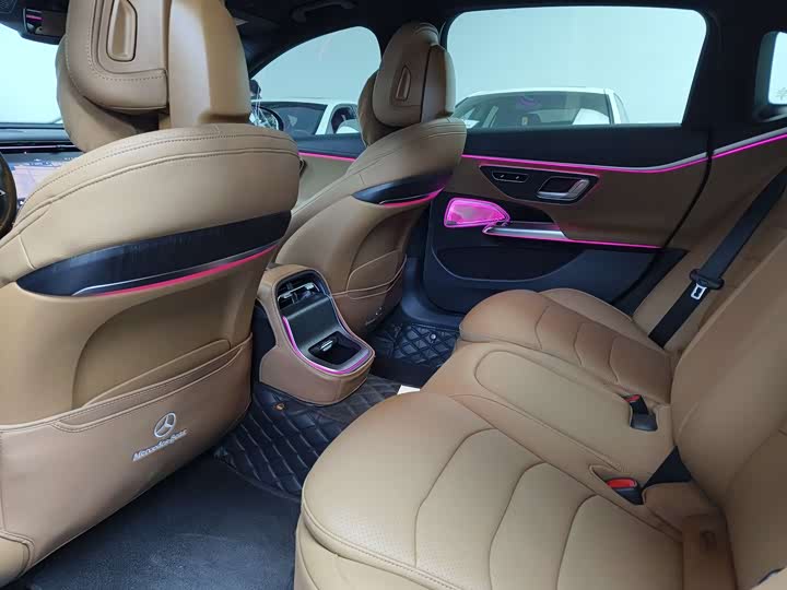 Фото 7 - Mercedes-Benz E-Class