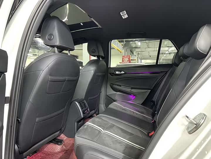 Фото 3 - Volkswagen Golf