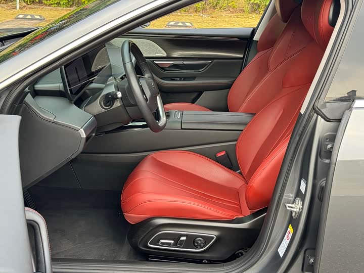 Фото 3 - XPeng P7