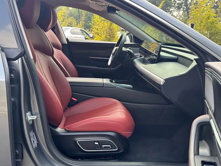 Фото 8 - XPeng P7