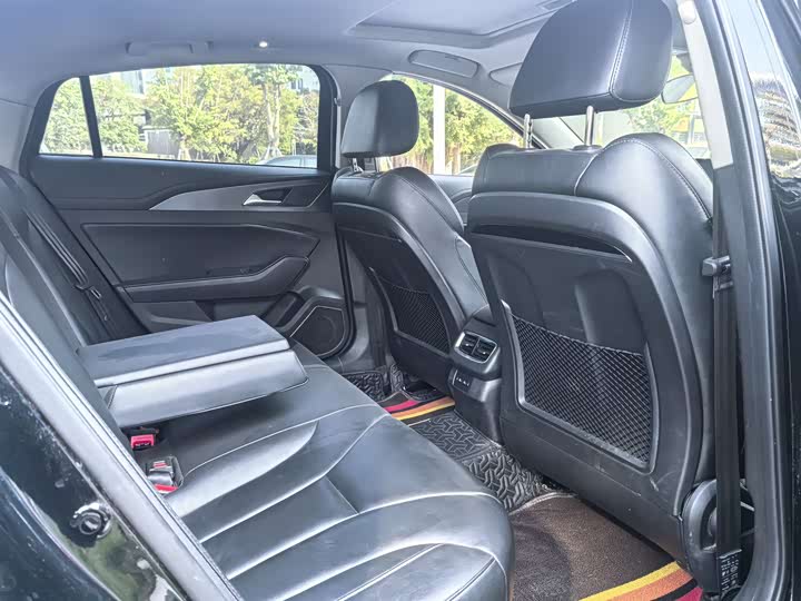 Фото 4 - Hongqi H5