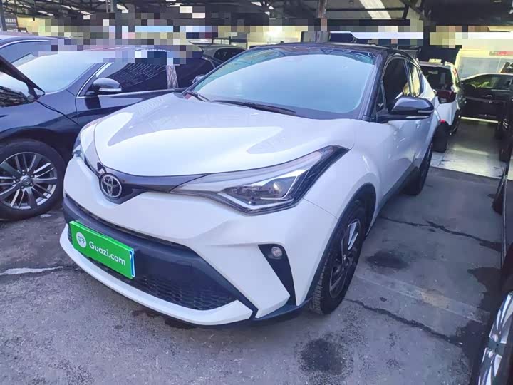 Фото 2 - Toyota C-HR