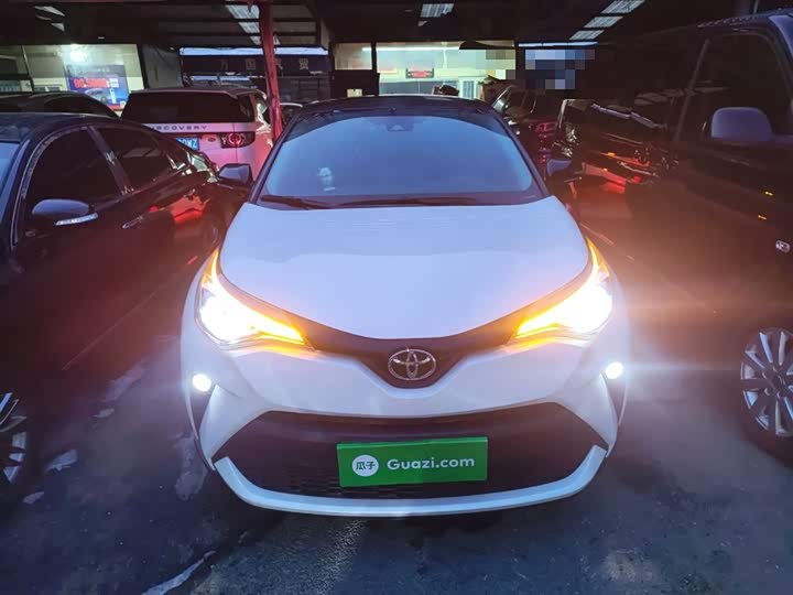 Фото 3 - Toyota C-HR