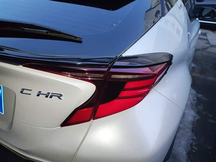 Фото 8 - Toyota C-HR