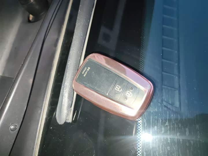 Фото 9 - Toyota C-HR