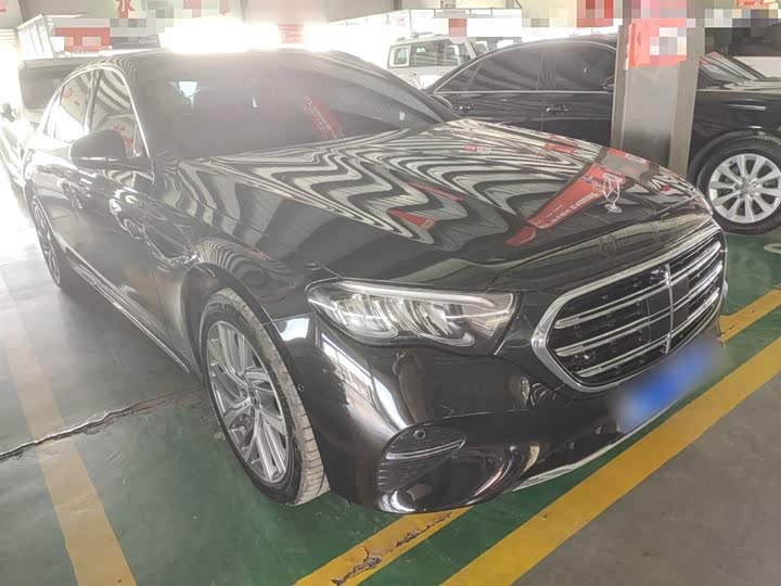 Фото 4 - Mercedes-Benz E-Class