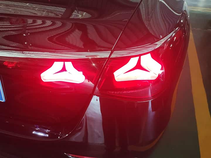 Фото 8 - Mercedes-Benz E-Class