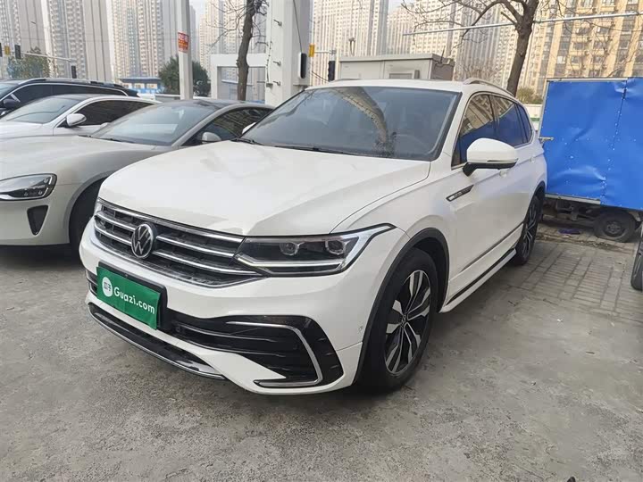 Фото 1 - Volkswagen Tiguan L Pro