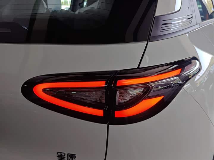 Фото 8 - Geely Galaxy Geome