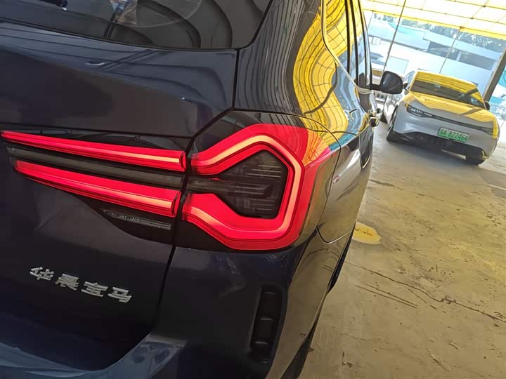 Фото 8 - BMW iX3