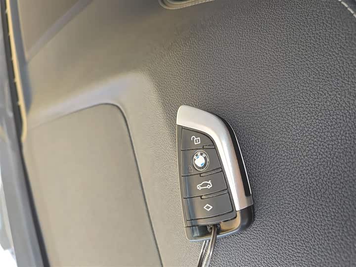 Фото 9 - BMW iX3