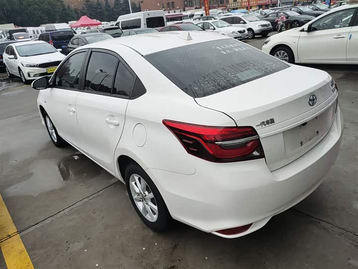 Фото 5 - Toyota Vios