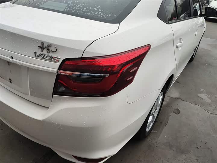 Фото 8 - Toyota Vios