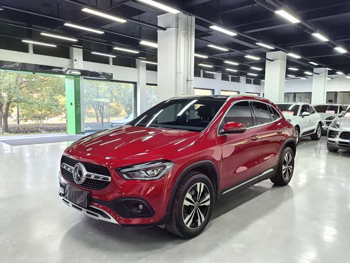 Фото 1 - Mercedes-Benz GLA-Class