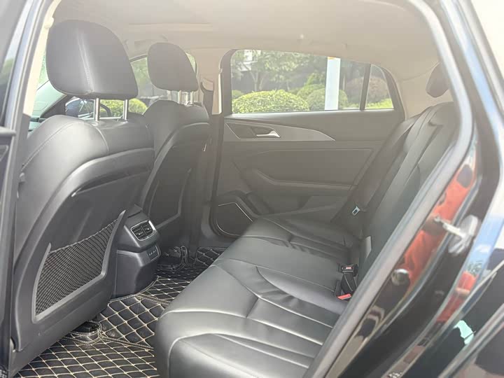 Фото 9 - Hongqi H5