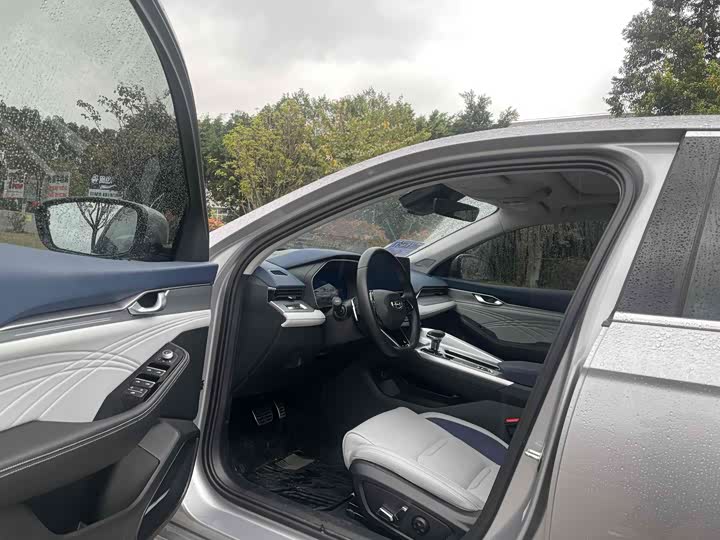 Фото 4 - Geely Preface