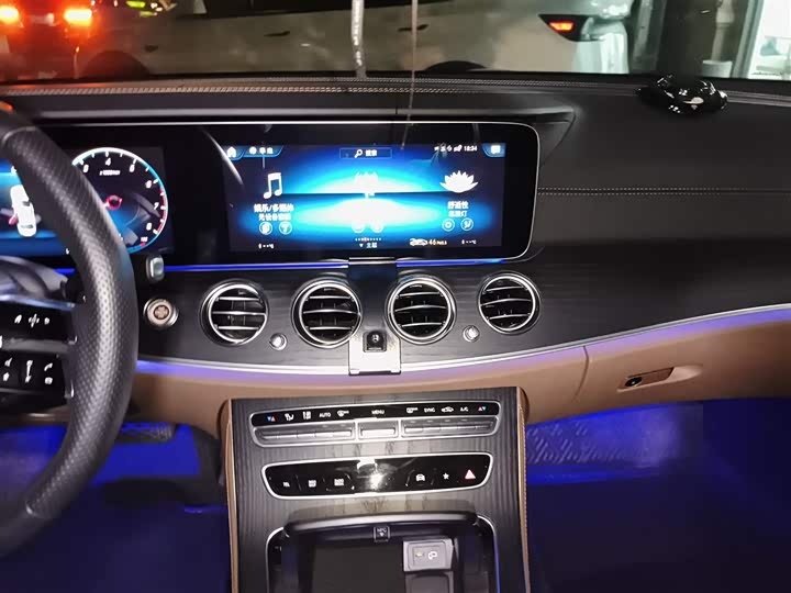 Фото 5 - Mercedes-Benz E-Class