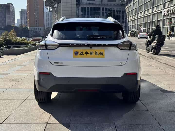 Фото 4 - Geely Geometry C