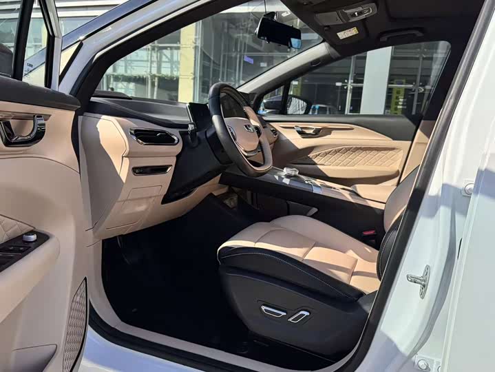 Фото 6 - Geely Geometry C