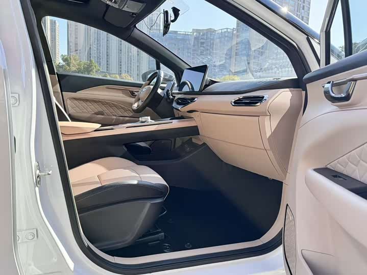 Фото 8 - Geely Geometry C