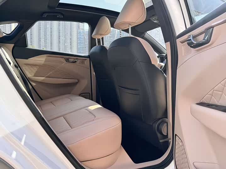 Фото 9 - Geely Geometry C