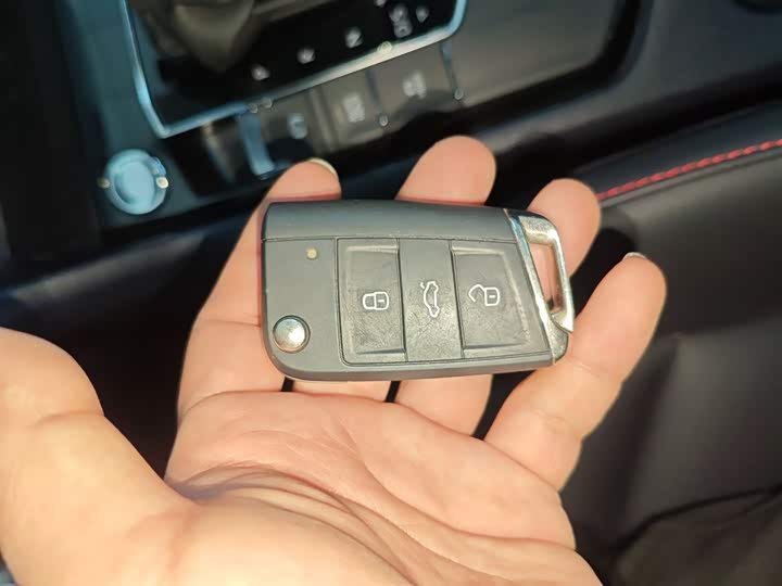 Фото 9 - Volkswagen Tharu