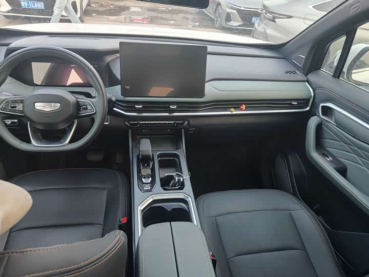 Фото 6 - Geely Okavango L