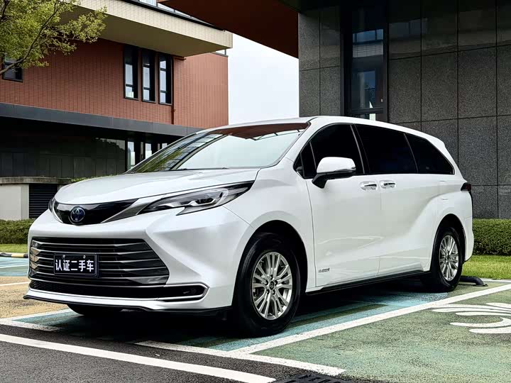 Фото 1 - Toyota Sienna