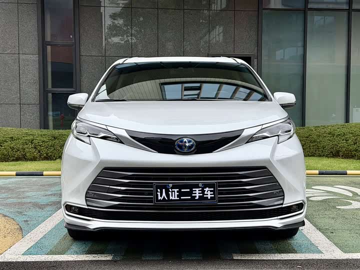 Фото 2 - Toyota Sienna