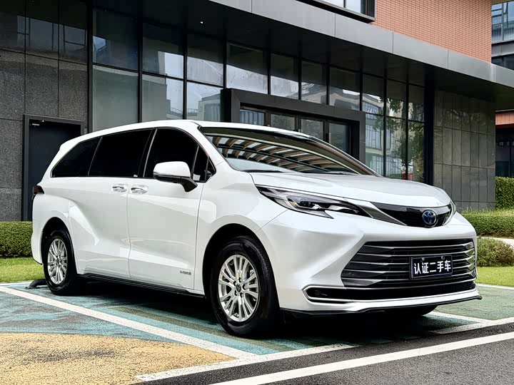 Фото 3 - Toyota Sienna