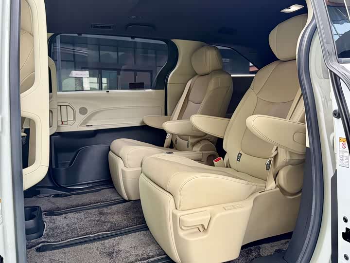 Фото 6 - Toyota Sienna