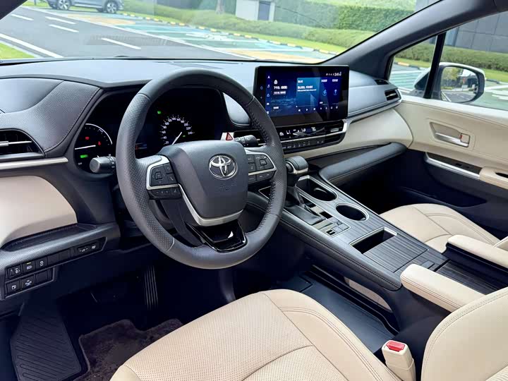 Фото 8 - Toyota Sienna