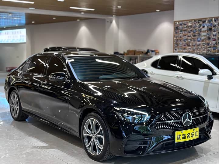 Фото 3 - Mercedes-Benz E-Class