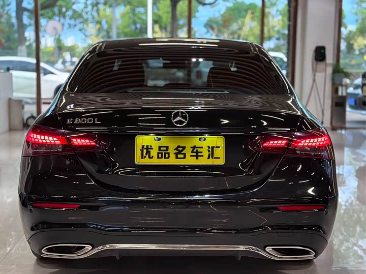 Фото 5 - Mercedes-Benz E-Class