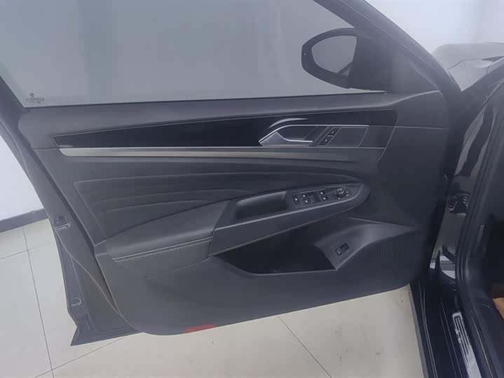 Фото 7 - Volkswagen Passat