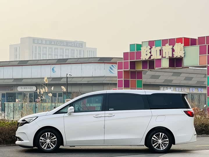 Фото 3 - Buick GL8 ES