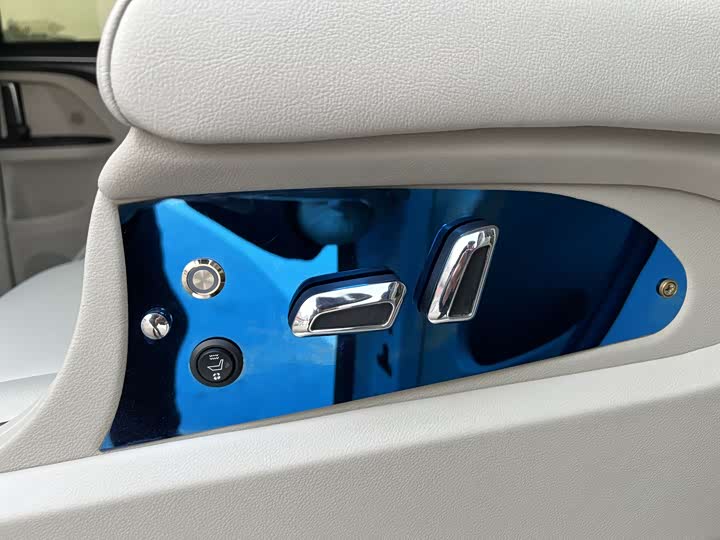 Фото 9 - Buick GL8 ES