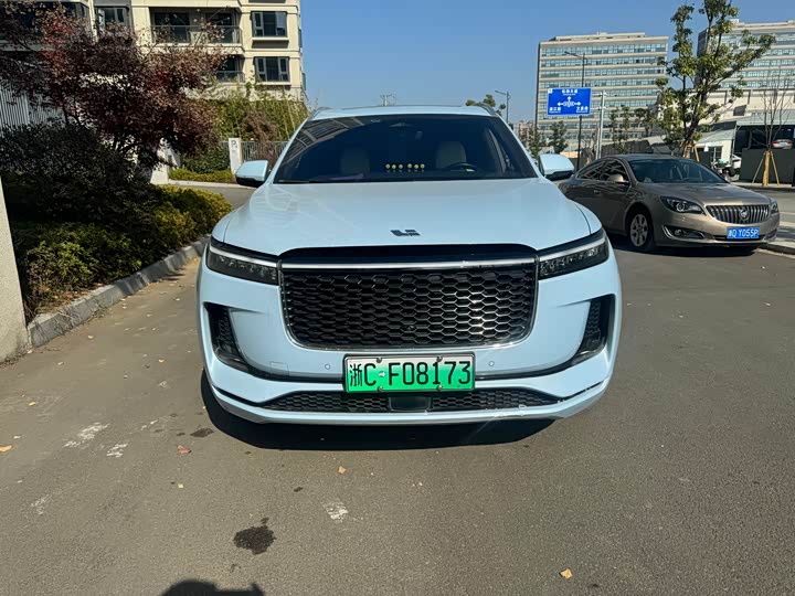 Фото 2 - LiXiang One