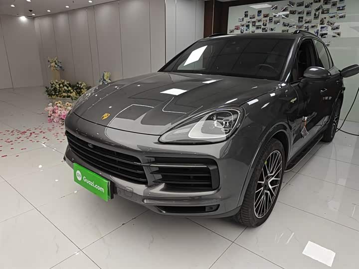 Фото 2 - Porsche Cayenne Hybrid