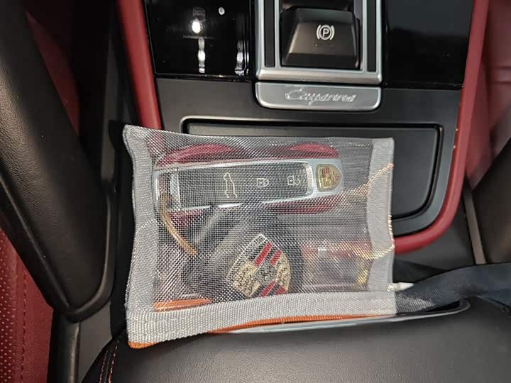 Фото 9 - Porsche Cayenne Hybrid