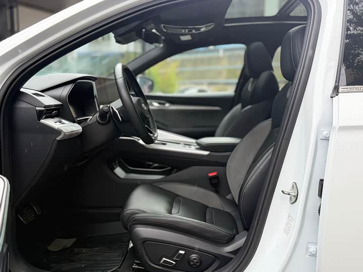 Фото 8 - Geely Preface